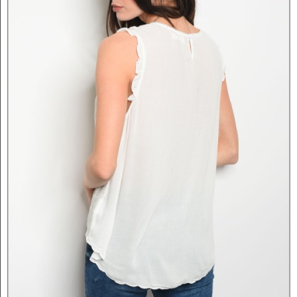 Ivory Sleeveless blouse w/round neck & lace detail - Picture 4 of 8